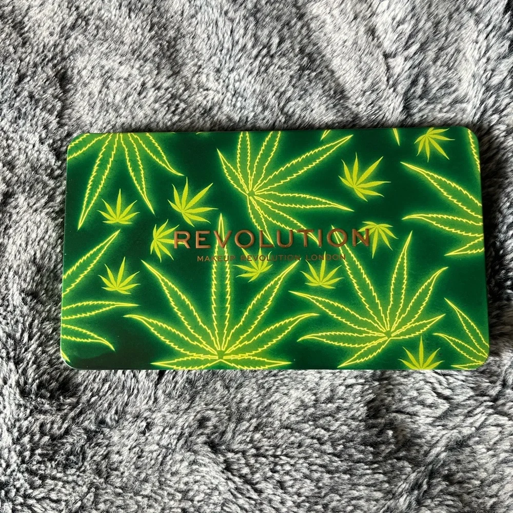 Makeup Revolution, Forever Flawless, Eyeshadow Palette, Chilled Vibes.